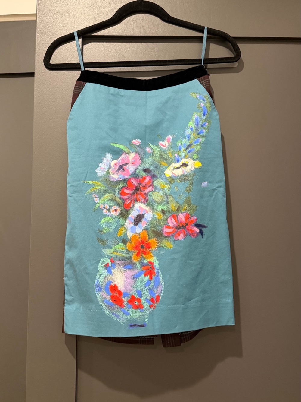HD in Paris Aqua Slip Skirt with Multicolor Floral Vase